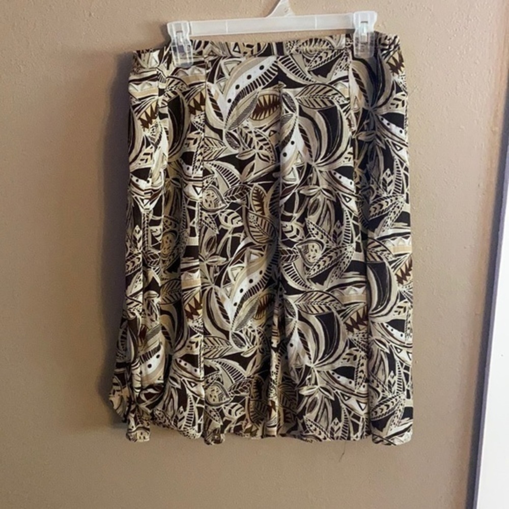 𝅺knee length skirt